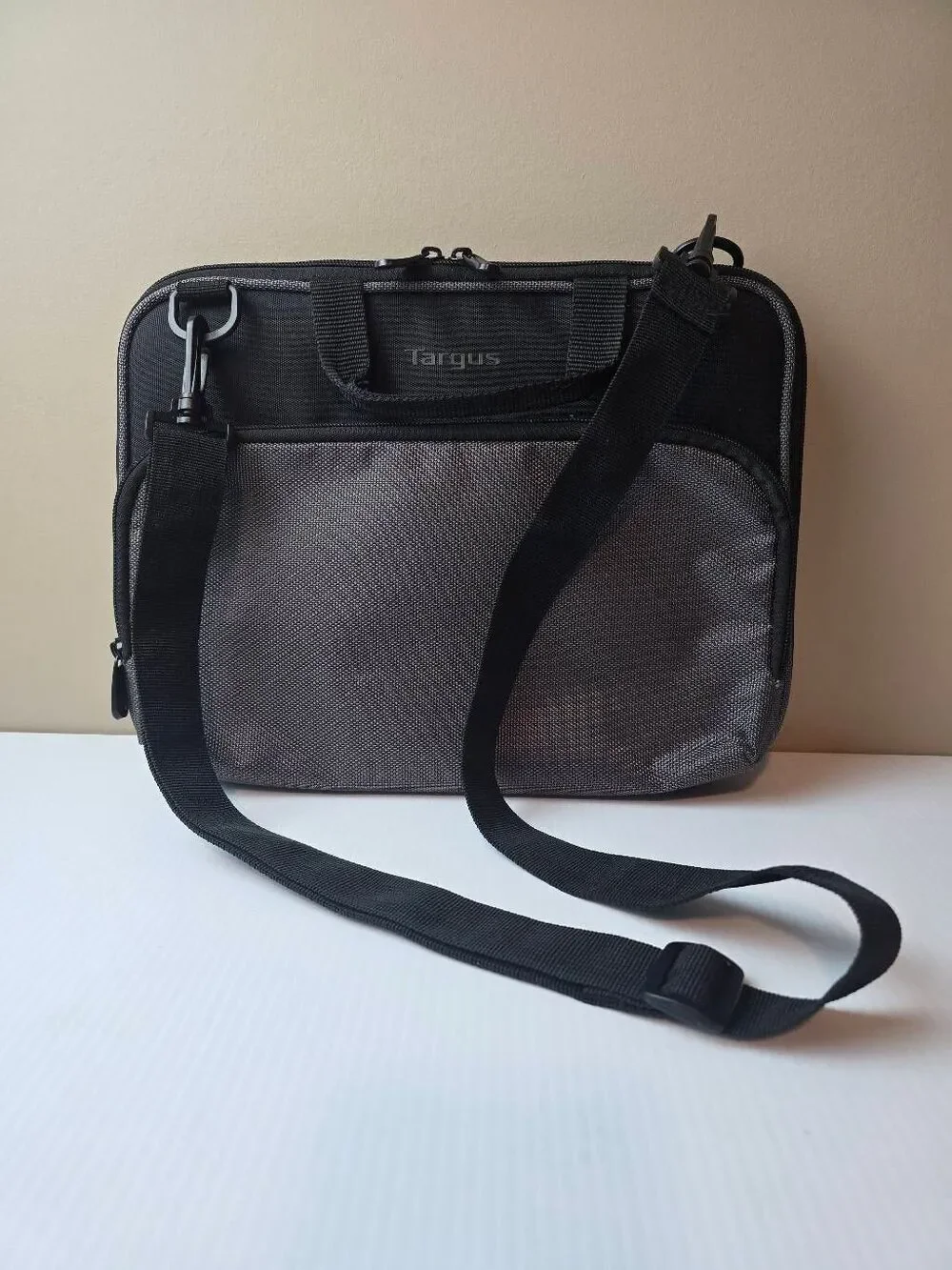 Targus Laptop/Tablet Bag Gray